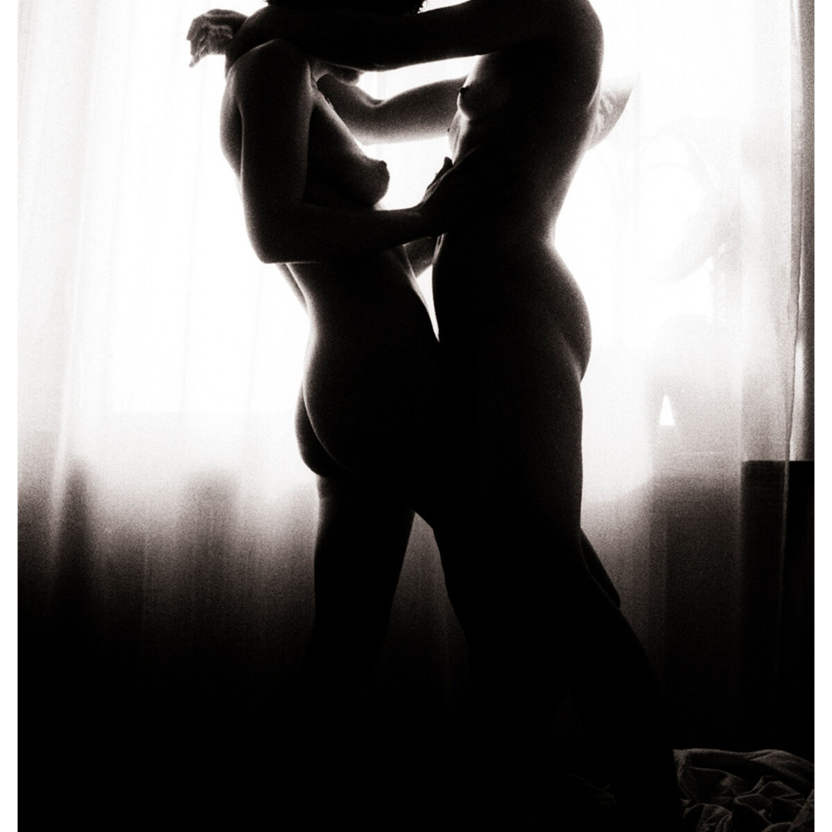 Två kvinnors kroppar Alla Posters Roosmark Två kvinnors kroppar Svartvit Poster