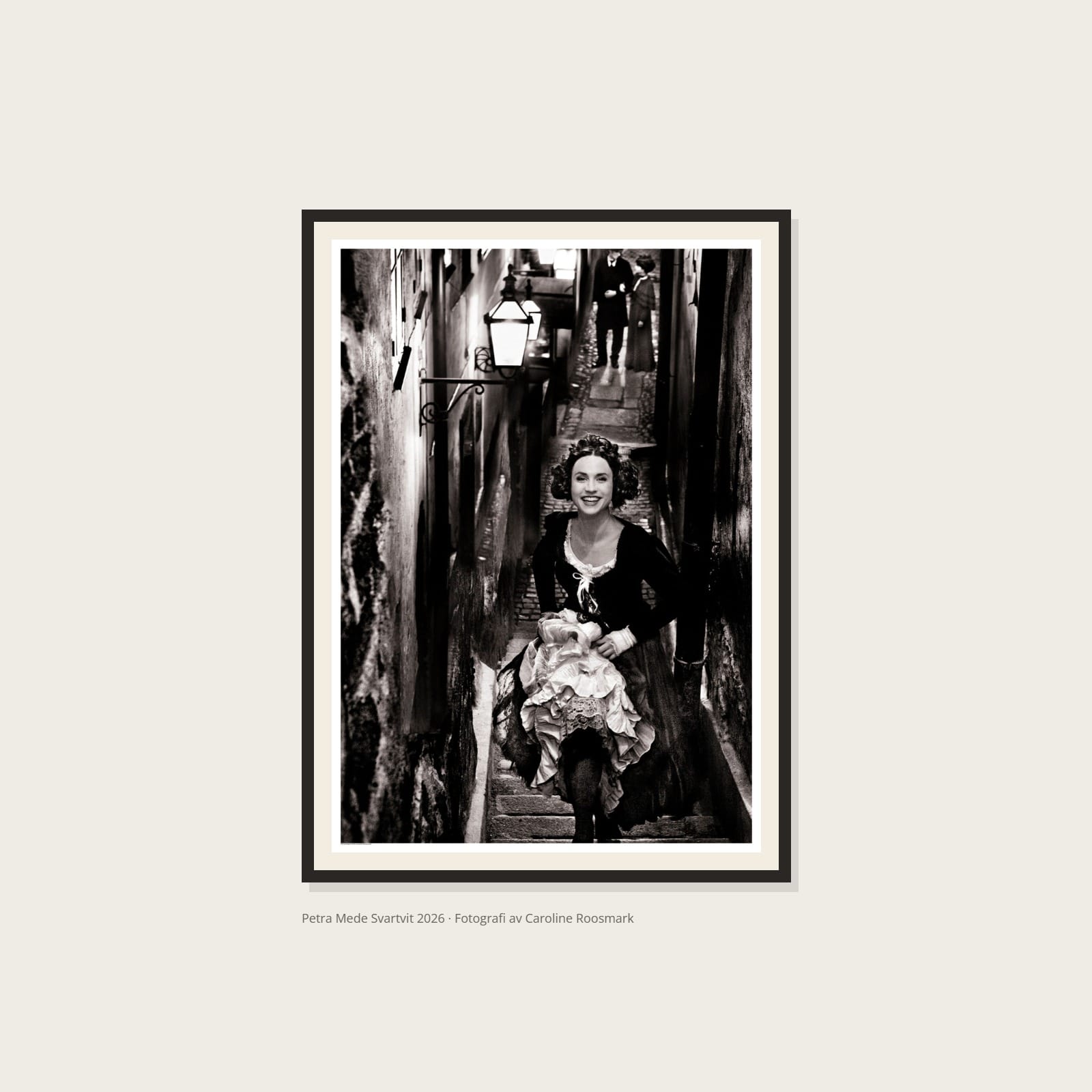 Petra Mede © Foto Caroline Roosmark Petra Mede Svartvit Poster – Alla posters Roosmark av Caroline Roosmark