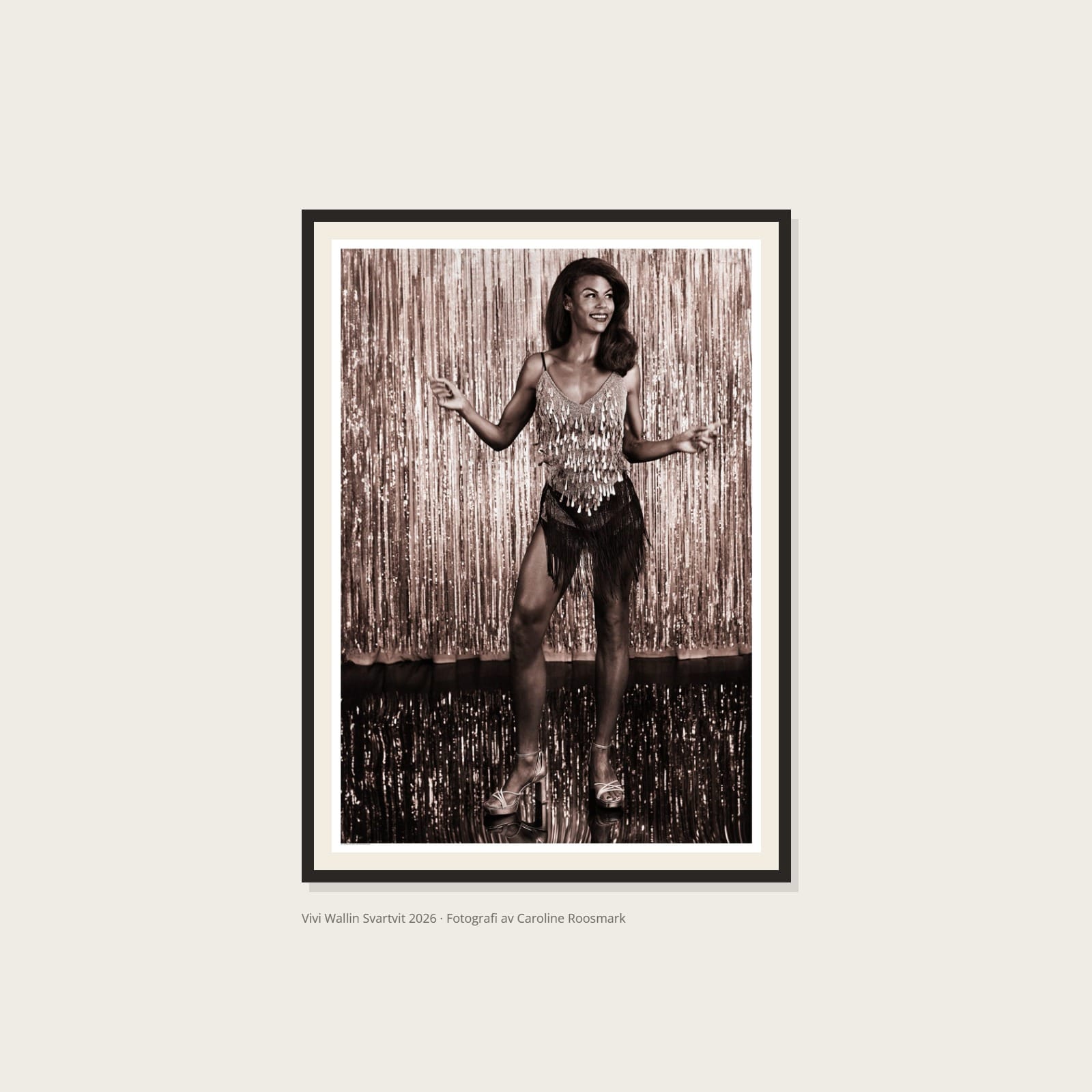 Vivi Wallin Foto Caroline Roosmark alla poster Vivi Wallin Svartvit Poster – Alla posters Roosmark av Caroline Roosmark